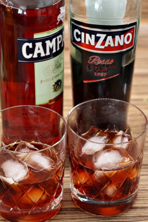 Campari a Cinzano ve sklenici