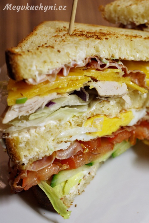 Rozříznutý club sandwich