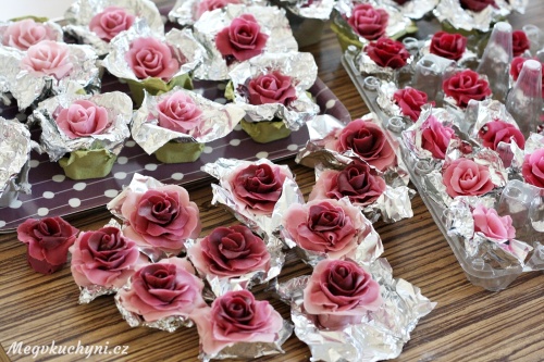 Hotové marcipánové růže