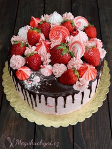 Čokoládovo-jahodový drip cake (stékaný dort)