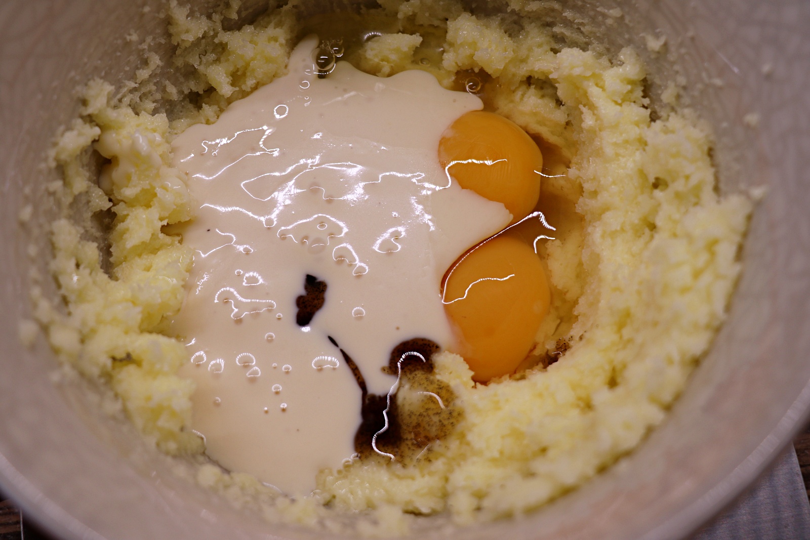 Máslová směs s vejci a vaječným likérem