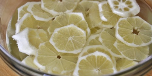 Citrony naložené ve vodě