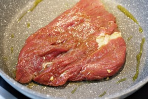 Flank steak na pánvi