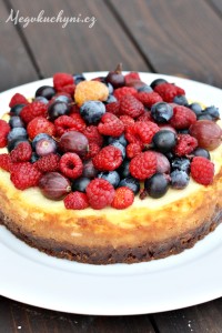 Pečený mascarpone cheesecake s ovocem